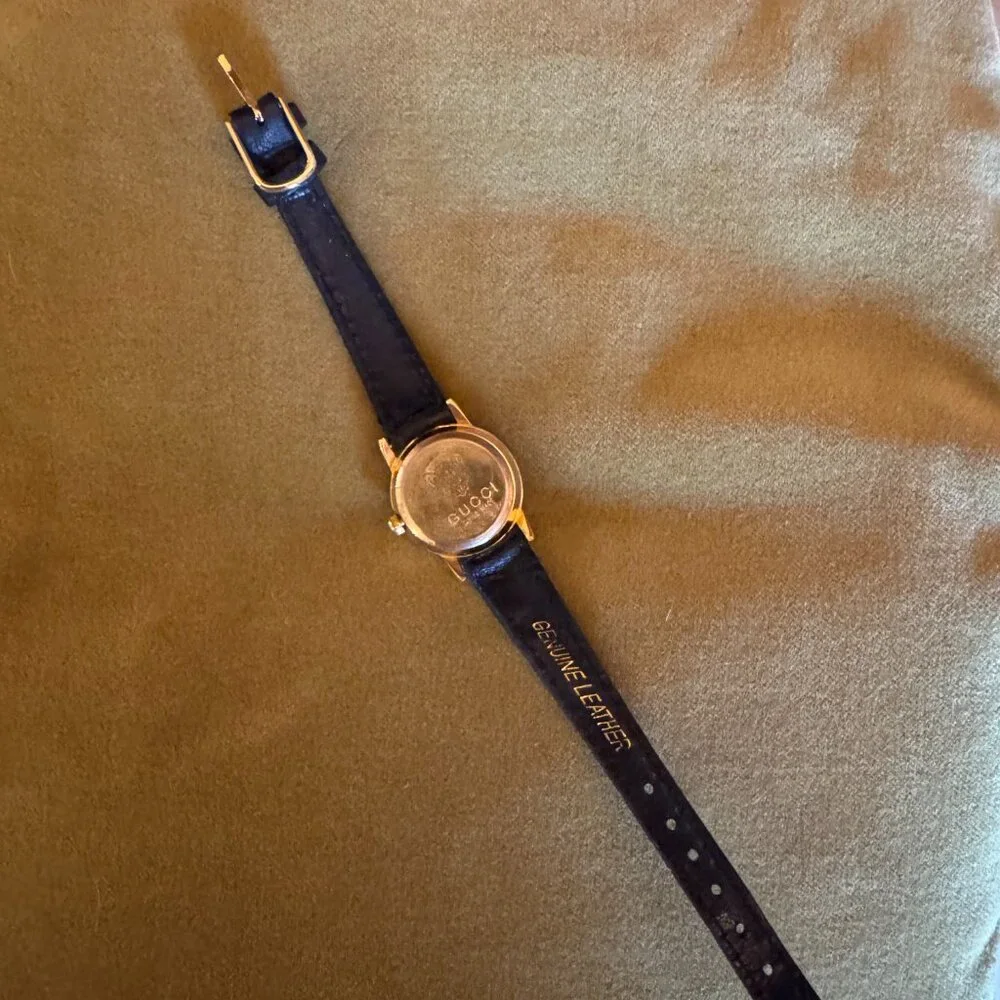 Vintage Gucci 3000L Series Gold-Tone Watch - Picture 6 of 7